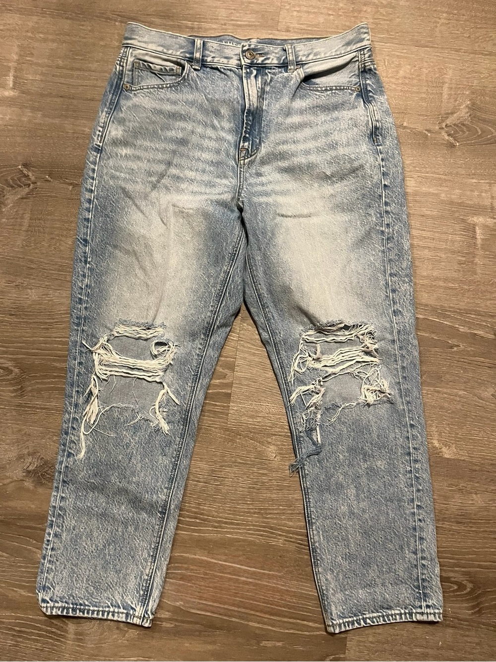 American Eagle Outfitters Light Blue Distressed Ankle Jeans